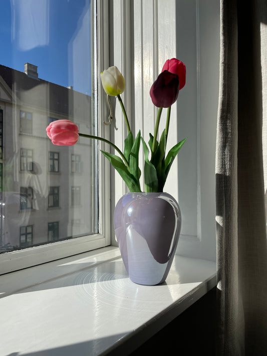 Purple mother-of-pearl vase