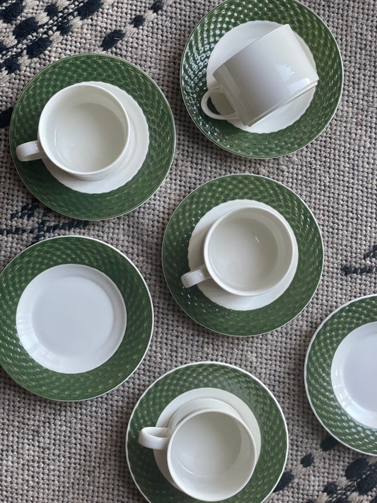 Cup set with green braided rim