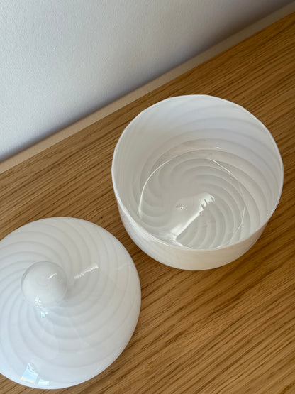 Murano bonbonniere i hvid swirl