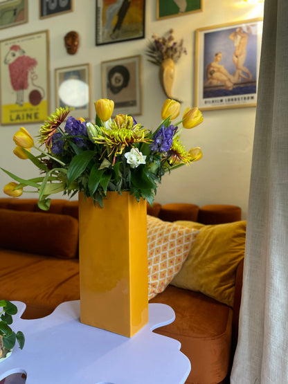 Høj orange rektangulær vase i keramik