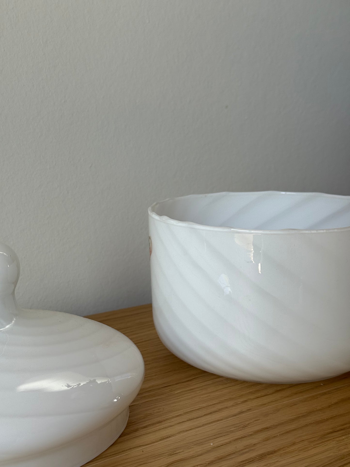 Murano bonbonniere i hvid swirl