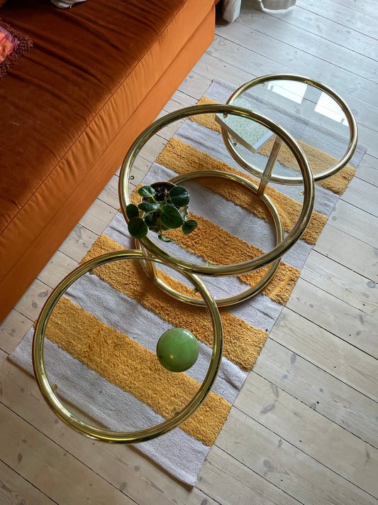 Round swivel glass table in brass
