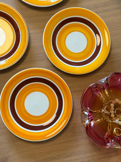 Frokosttallerkener i brun og gul