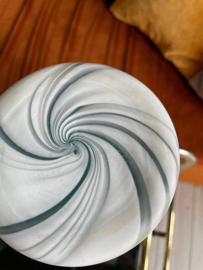 Italiensk grøn og hvid vase med swirl effekt