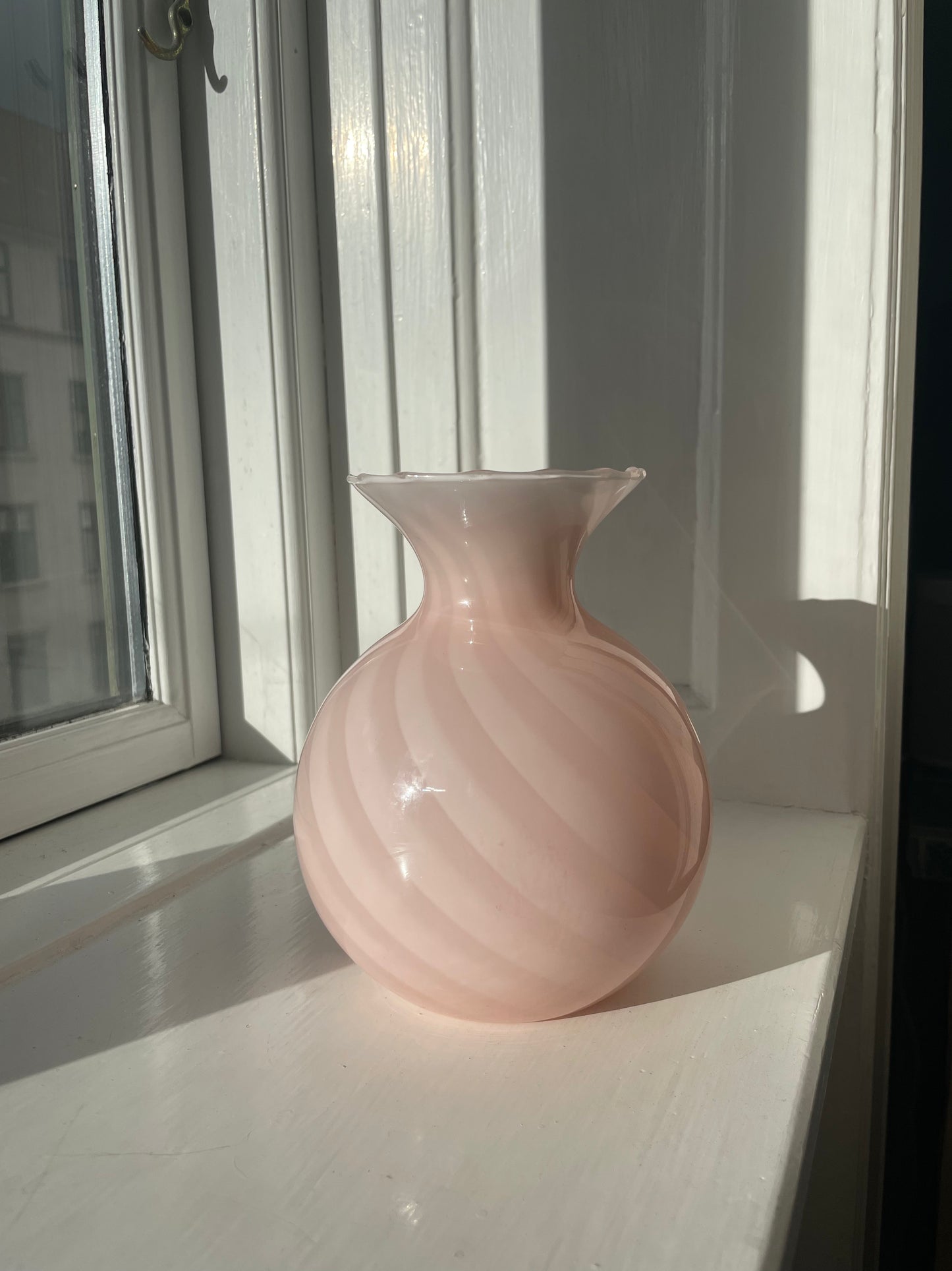 Vintage Murano lyserød swirl vase